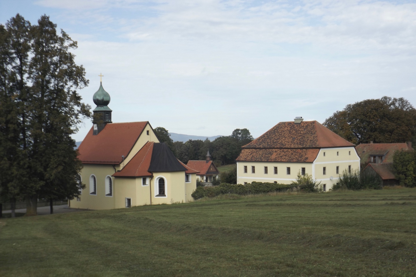 Kirche und Pfarrhaus