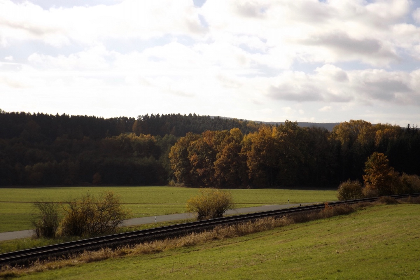 Herbst an der Bahnstrecke