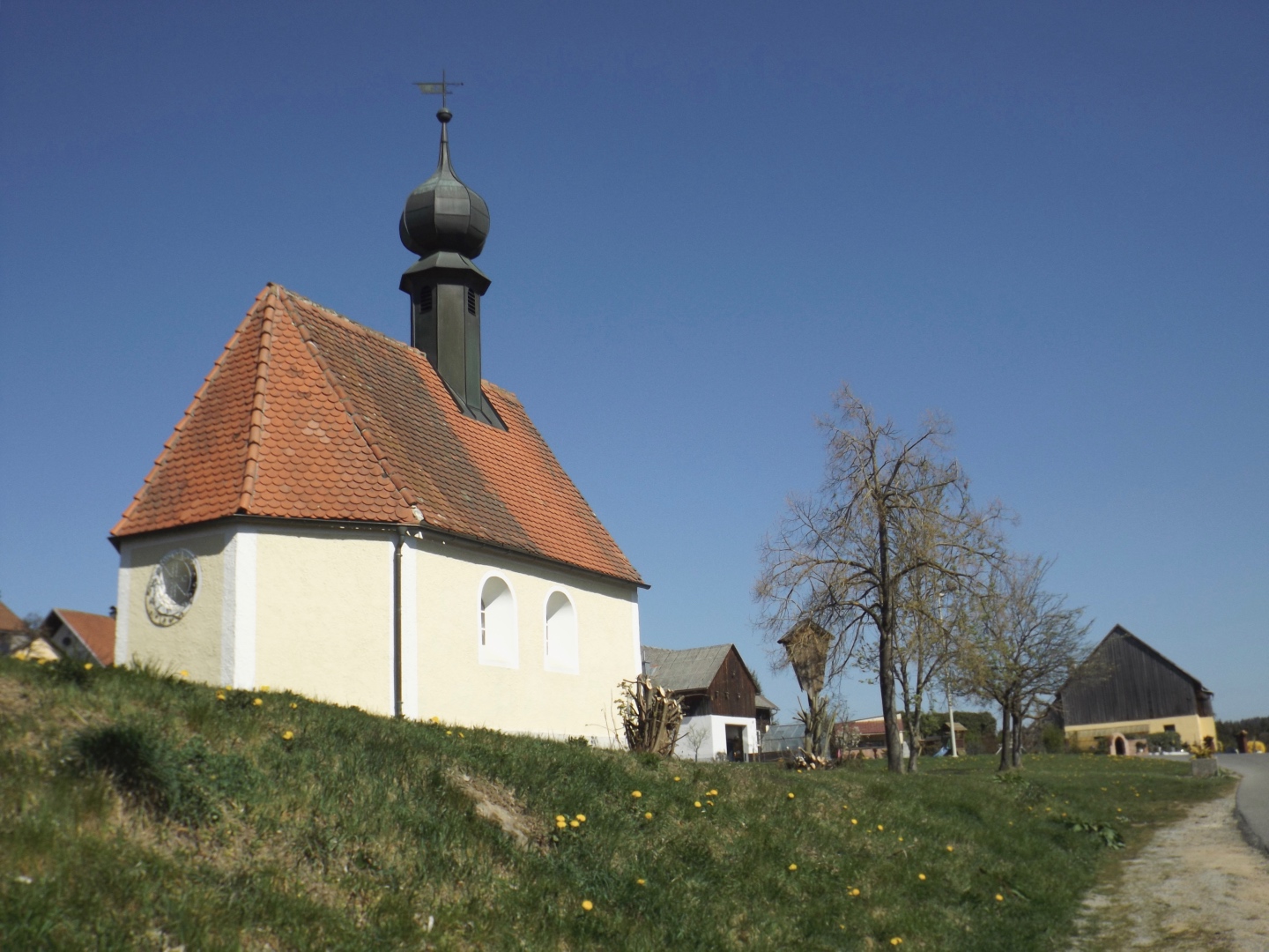 Linder Dorfkapelle mit Umfeld