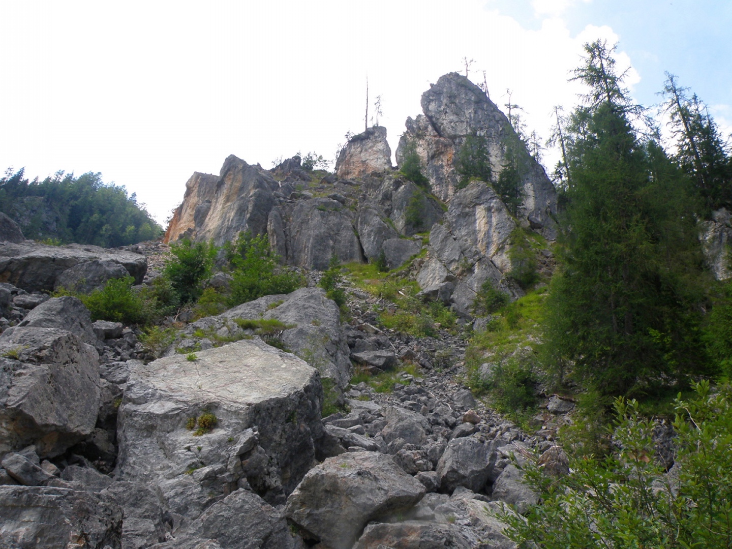 Als Hans vor 30 Jahren das letzte Mal hier oben war, waren die Felsblöcke im Vordergrund noch Teil des Gipfels dahinter