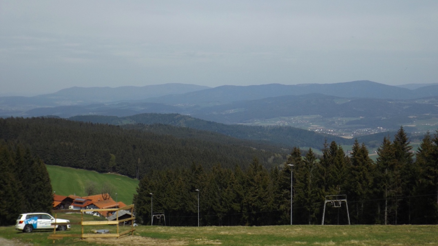 Schöne Perspektive auf Hohen Bogen und Kaitersberg