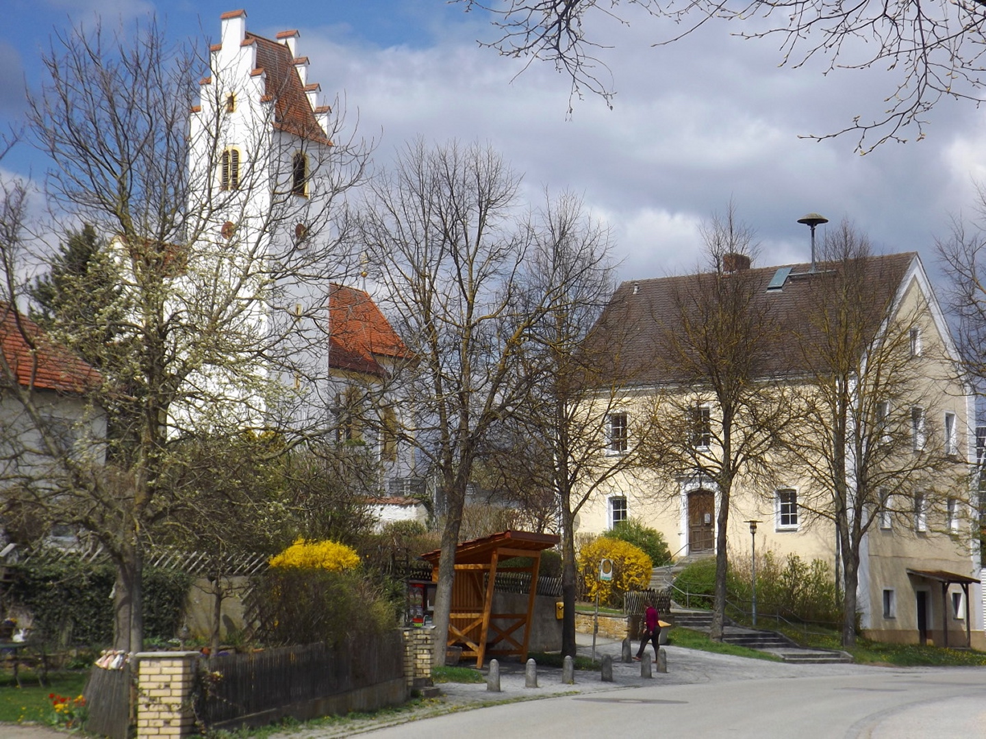 Kirche und ehemalige Schule in Untersanding